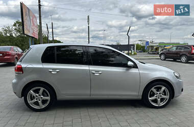 Хэтчбек Volkswagen Golf 2012 в 