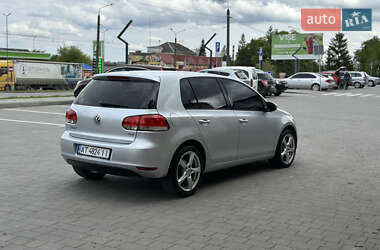 Хэтчбек Volkswagen Golf 2012 в 
