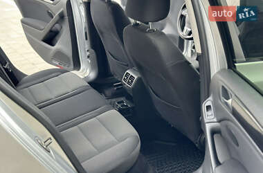 Хэтчбек Volkswagen Golf 2012 в 