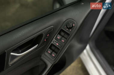 Хэтчбек Volkswagen Golf 2012 в 