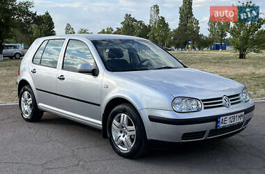 Хэтчбек Volkswagen Golf 2001 в Каменском