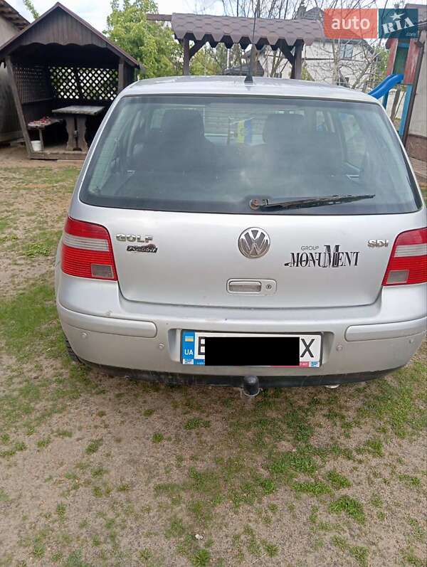 Хетчбек Volkswagen Golf 2004 в Рівному