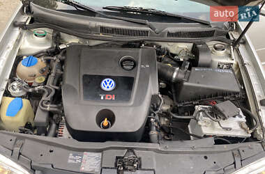 Хэтчбек Volkswagen Golf 2002 в 