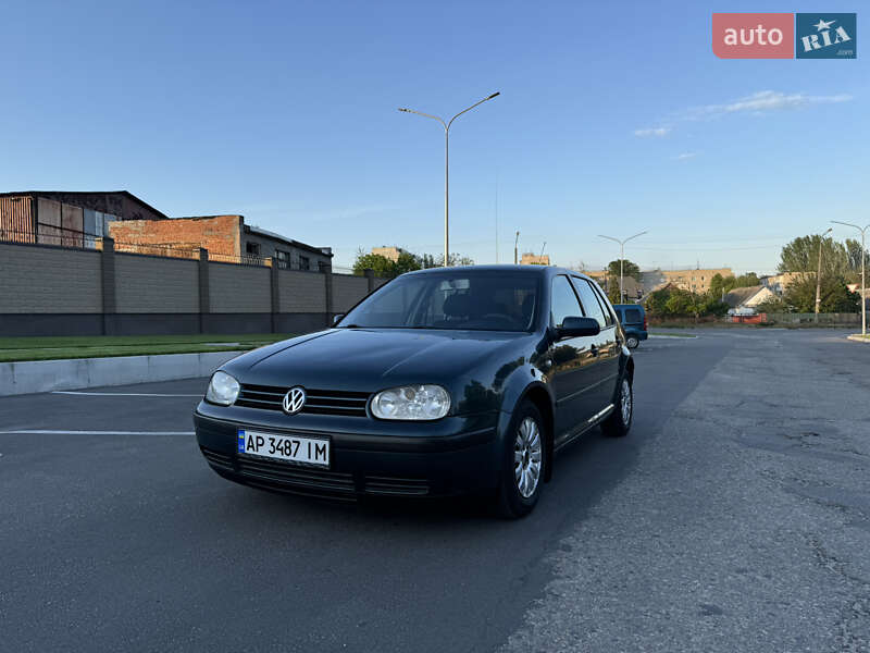 Хетчбек Volkswagen Golf 2000 в Запоріжжі