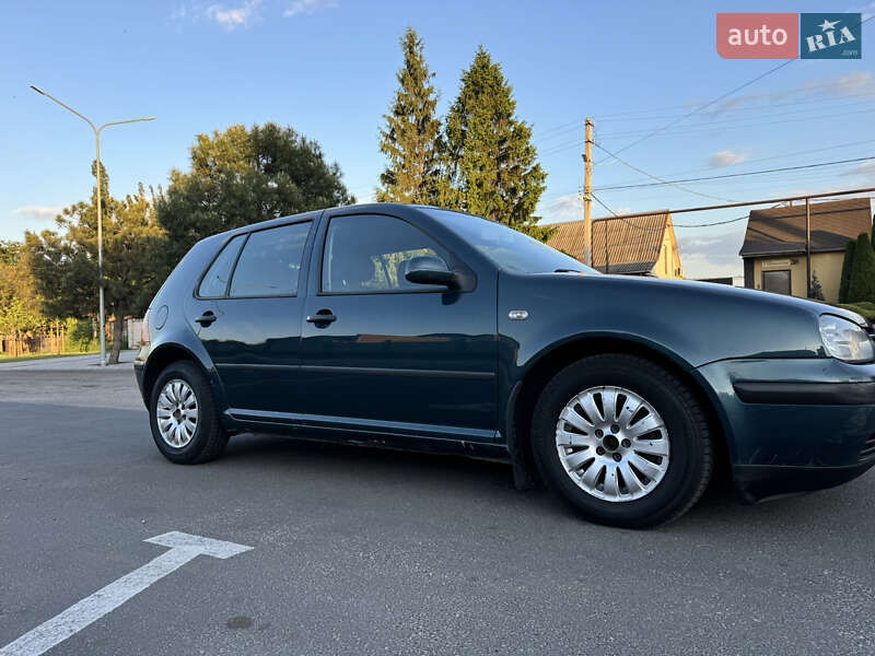 Хетчбек Volkswagen Golf 2000 в Запоріжжі