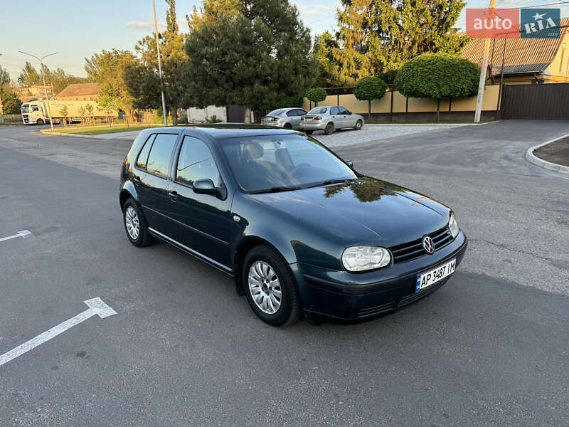 Хетчбек Volkswagen Golf 2000 в Запоріжжі