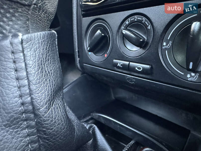 Хетчбек Volkswagen Golf 2000 в Запоріжжі