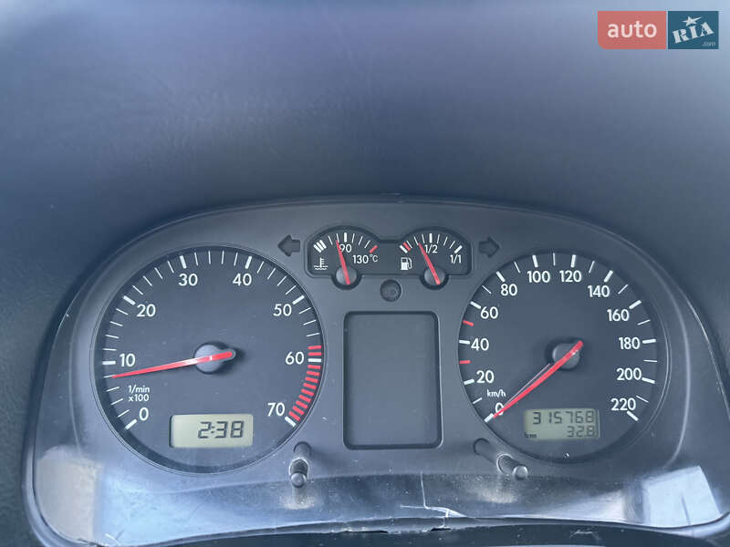Хетчбек Volkswagen Golf 2000 в Запоріжжі