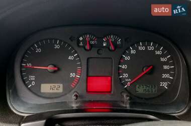 Хэтчбек Volkswagen Golf 2001 в 