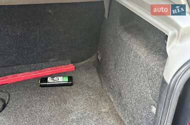 Хэтчбек Volkswagen Golf 2001 в 