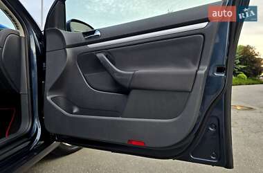 Хэтчбек Volkswagen Golf 2006 в 