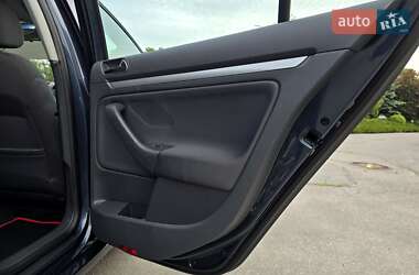 Хэтчбек Volkswagen Golf 2006 в 