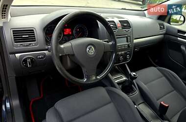 Хэтчбек Volkswagen Golf 2006 в 