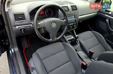 Хэтчбек Volkswagen Golf 2006 в 