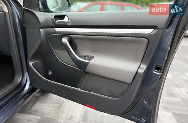 Універсал Volkswagen Golf 2010 в 