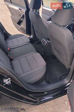 Хэтчбек Volkswagen Golf 2013 в 