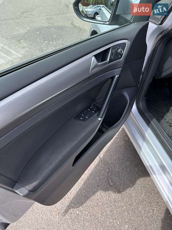 Универсал Volkswagen Golf 2013 в Киеве