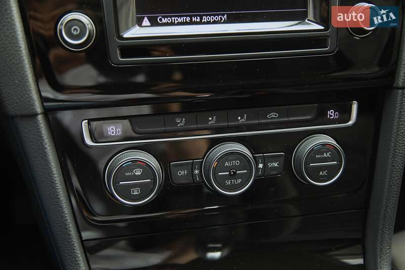 Хетчбек Volkswagen Golf 2013 в Харкові