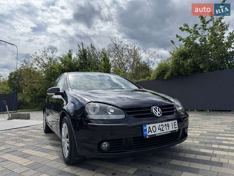 Хетчбек Volkswagen Golf 2008 в Сваляві