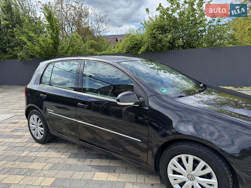 Хетчбек Volkswagen Golf 2008 в Сваляві