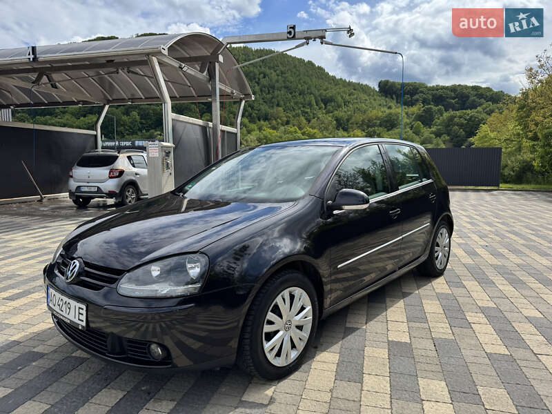 Хетчбек Volkswagen Golf 2008 в Сваляві