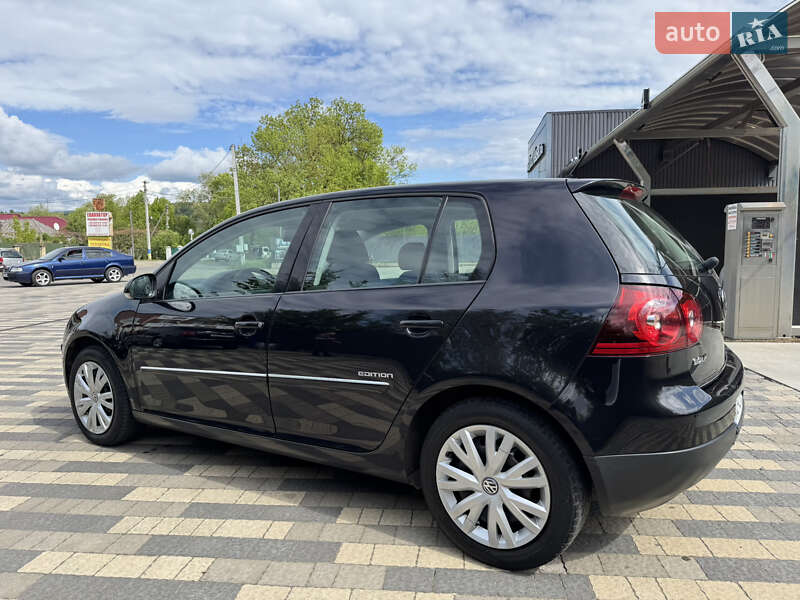 Хетчбек Volkswagen Golf 2008 в Сваляві