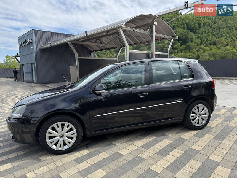 Хетчбек Volkswagen Golf 2008 в Сваляві