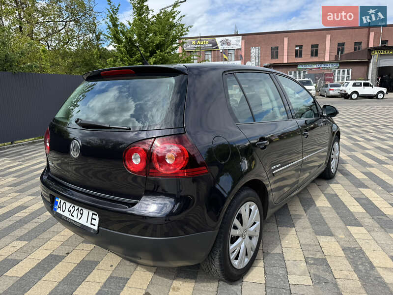 Хетчбек Volkswagen Golf 2008 в Сваляві