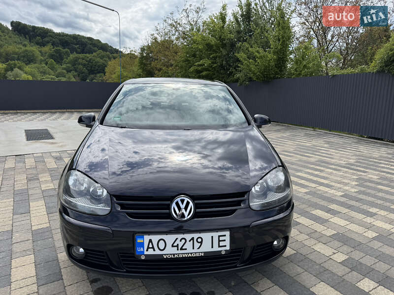 Хетчбек Volkswagen Golf 2008 в Сваляві