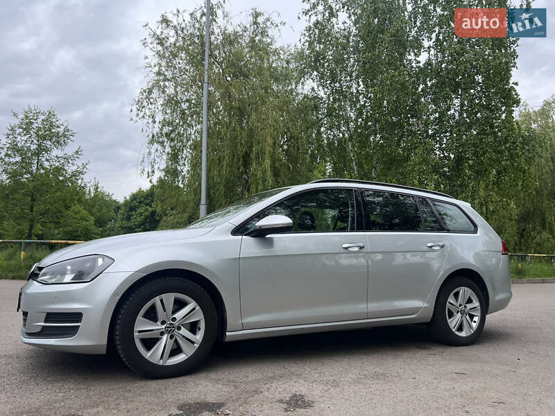 Универсал Volkswagen Golf 2017 в Ровно