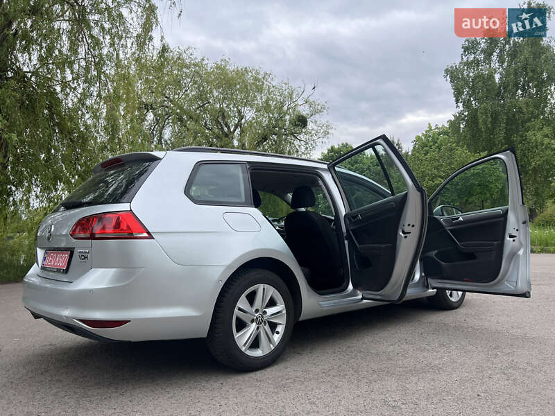 Универсал Volkswagen Golf 2017 в Ровно