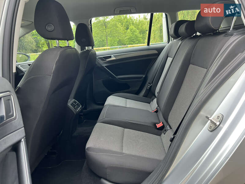 Универсал Volkswagen Golf 2017 в Ровно