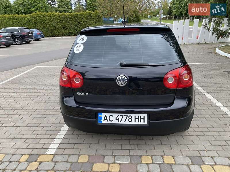 Хэтчбек Volkswagen Golf 2005 в Луцке