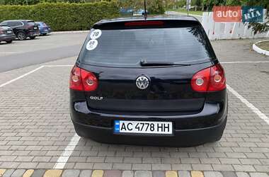 Хэтчбек Volkswagen Golf 2005 в 