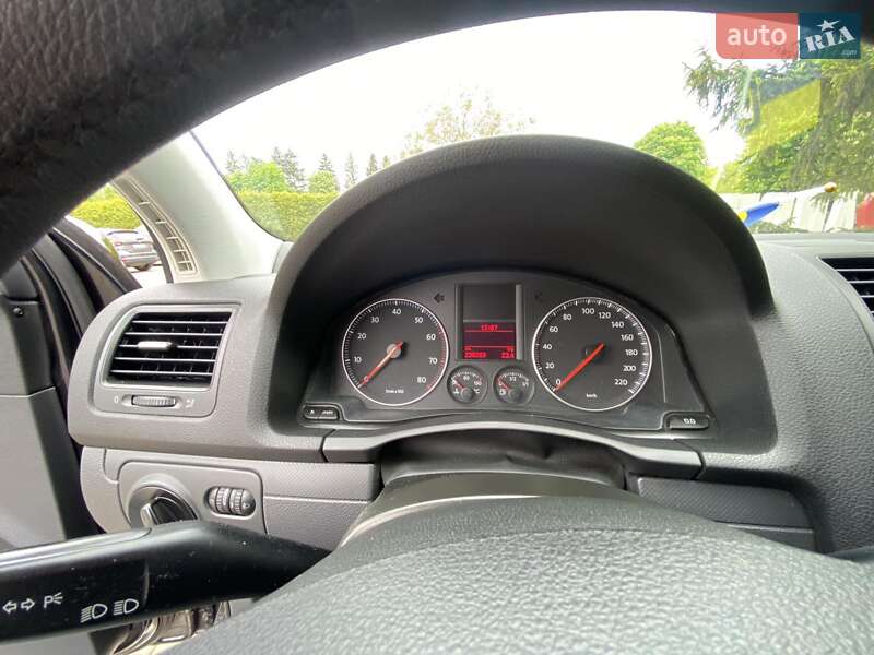 Хэтчбек Volkswagen Golf 2005 в Луцке