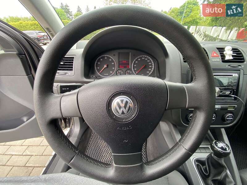 Хэтчбек Volkswagen Golf 2005 в Луцке