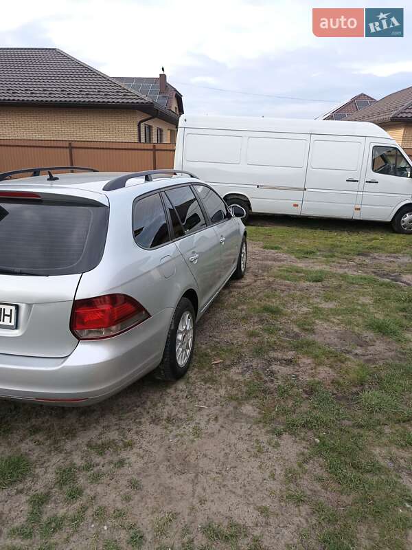 Универсал Volkswagen Golf 2010 в Маневичах