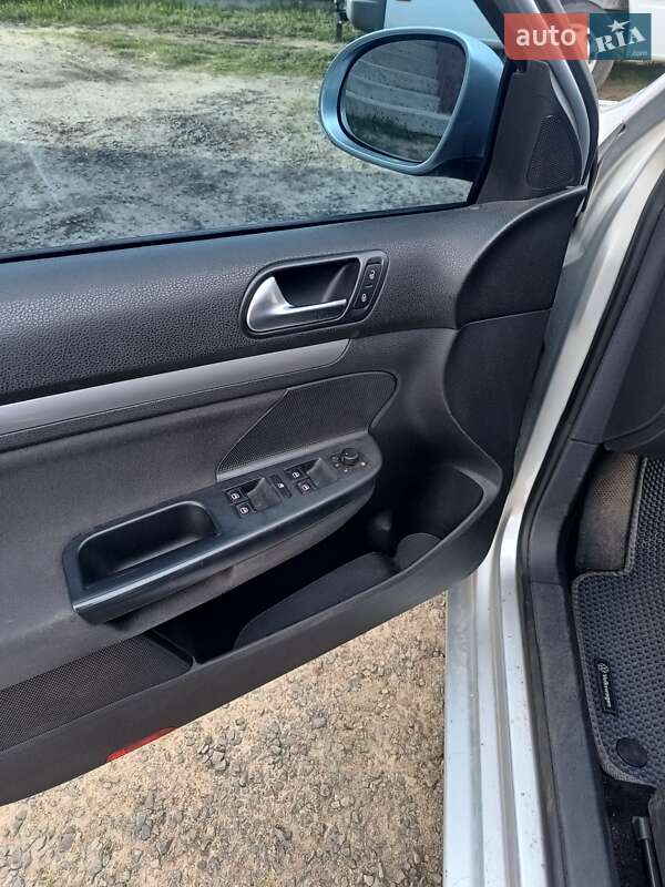 Универсал Volkswagen Golf 2010 в Маневичах