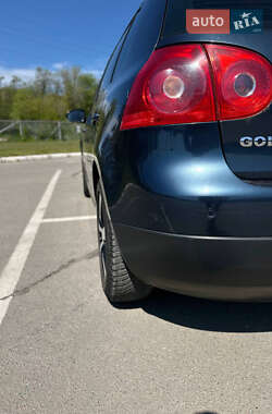 Хэтчбек Volkswagen Golf 2007 в 