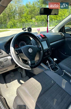 Хэтчбек Volkswagen Golf 2007 в 