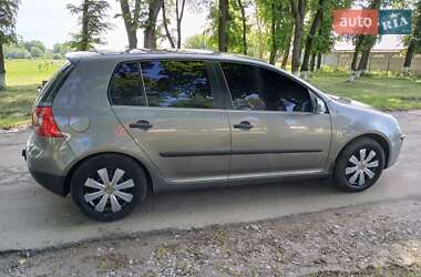 Хетчбек Volkswagen Golf 2004 в 