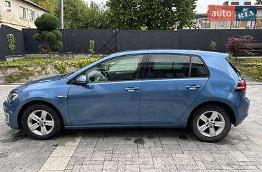 Хетчбек Volkswagen Golf 2016 в 