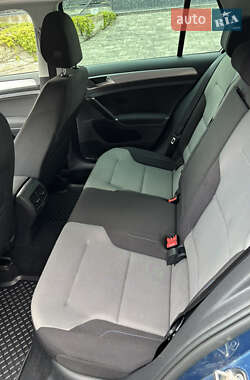 Хетчбек Volkswagen Golf 2016 в 