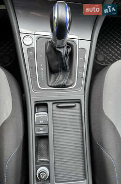 Хетчбек Volkswagen Golf 2016 в 