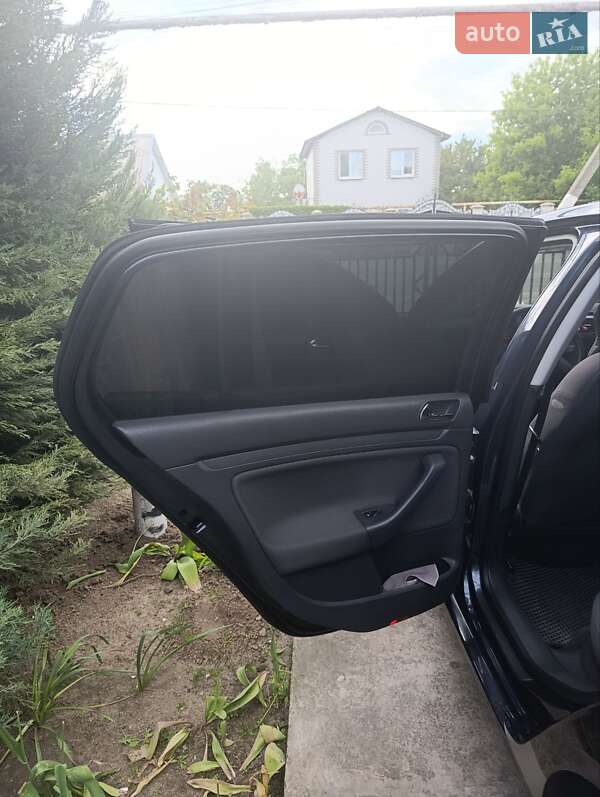 Хетчбек Volkswagen Golf 2004 в Запоріжжі