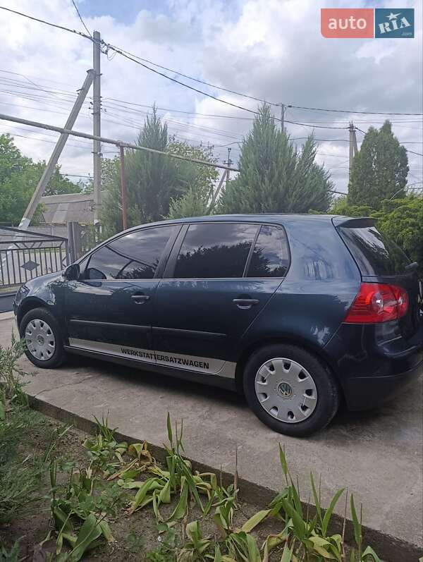 Хетчбек Volkswagen Golf 2004 в Запоріжжі