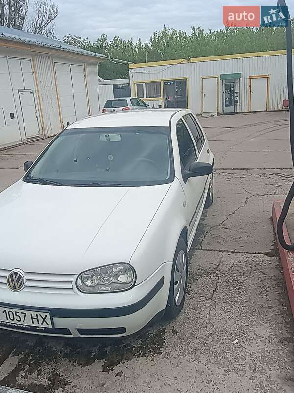 Хетчбек Volkswagen Golf 1999 в Старокостянтинові