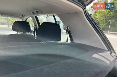 Хетчбек Volkswagen Golf 2002 в 