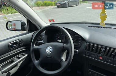 Хетчбек Volkswagen Golf 2002 в 