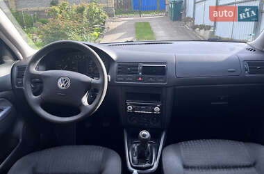 Хетчбек Volkswagen Golf 2002 в 
